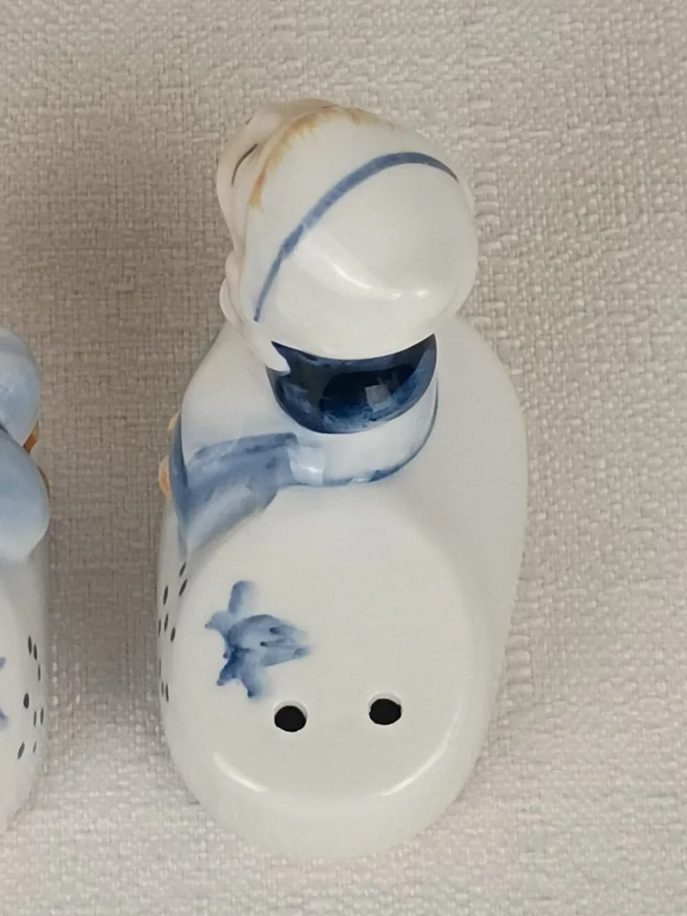 Vintage Blue White Kissing Dutch Boy Girl Salt Pepper Shakers E-5816 Enesco
